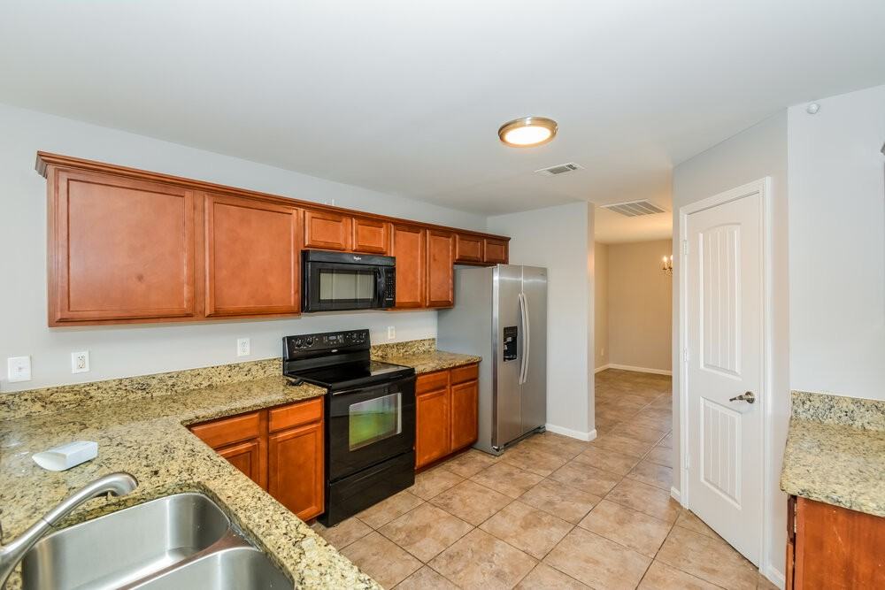 1101 Modesto Ct - Photo 7 of 17