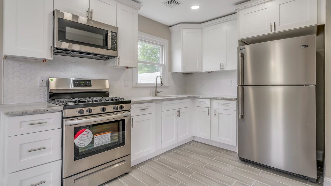 327 Brookfield Pl #2 - Photo 2 of 12