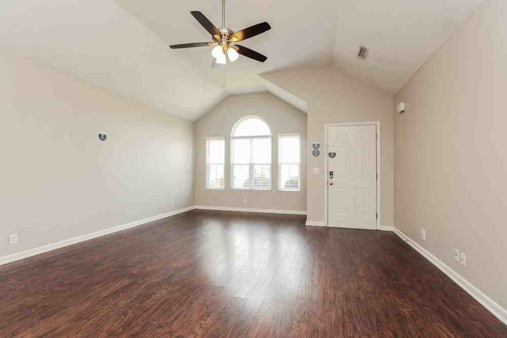 1832 Antebellum Dr - Photo 3 of 16