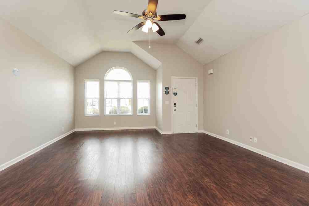 1832 Antebellum Dr - Photo 4 of 16