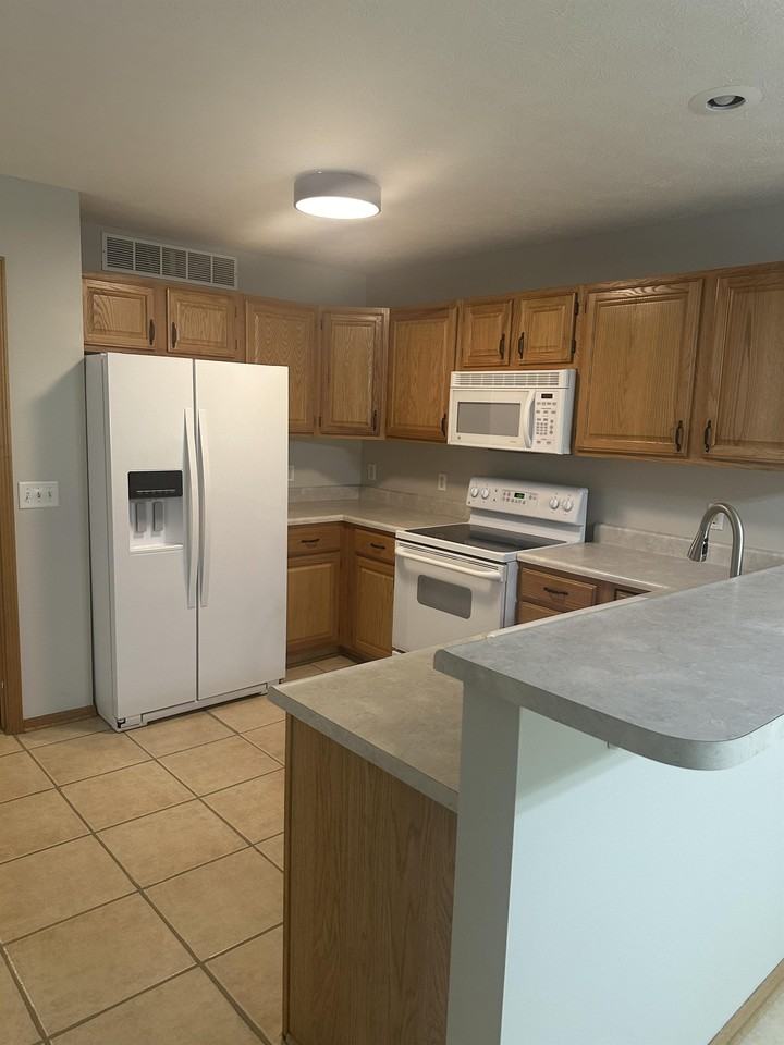 2021 Sawyer Pl #1 - Photo 2 of 13