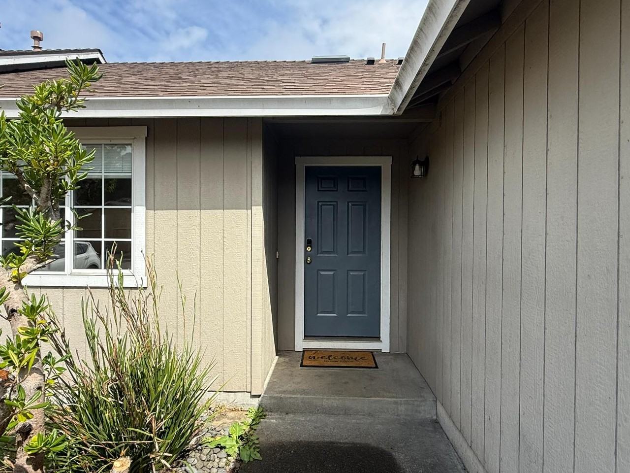 1060 Coach Way - Photo 2 of 10
