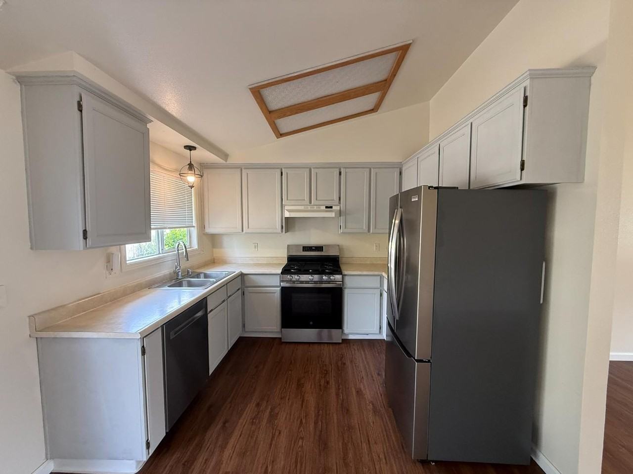 1060 Coach Way - Photo 4 of 10