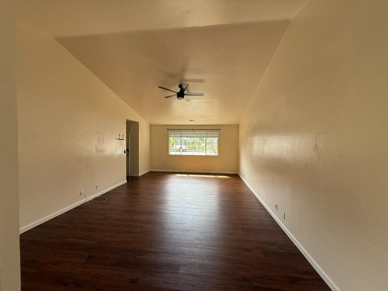 1060 Coach Way - Photo 5 of 10