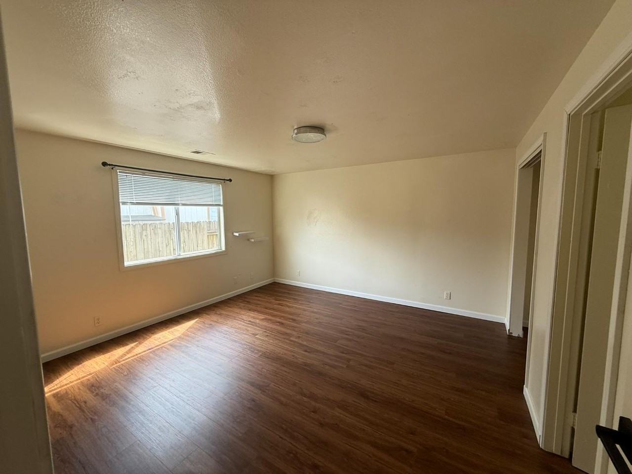 1060 Coach Way - Photo 7 of 10