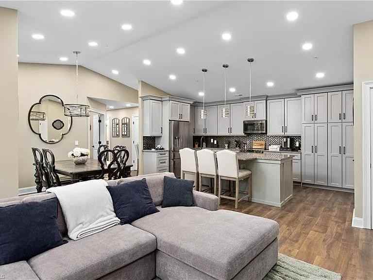131 James Rd - Photo 3 of 20
