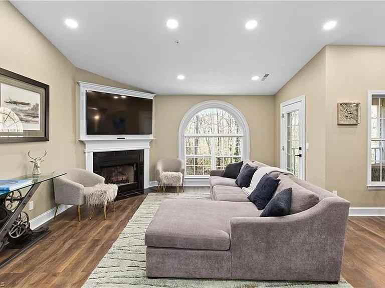 131 James Rd - Photo 6 of 20