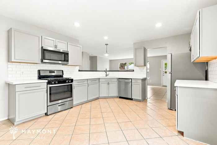 3723 Nutwood Ln - Photo 6 of 15
