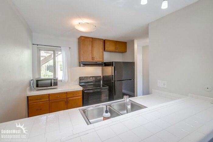 4125 Mount Alifan Dr #B - Photo 5 of 14