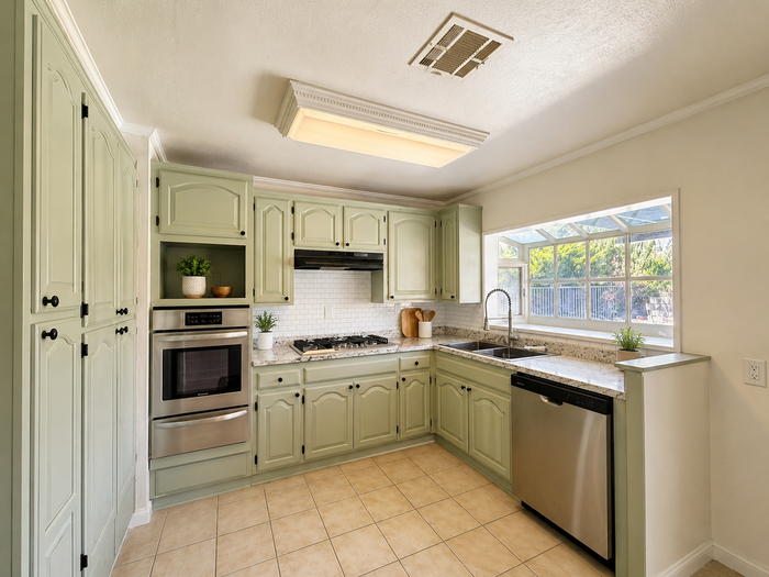 19601 Cedarcreek St - Photo 2 of 14