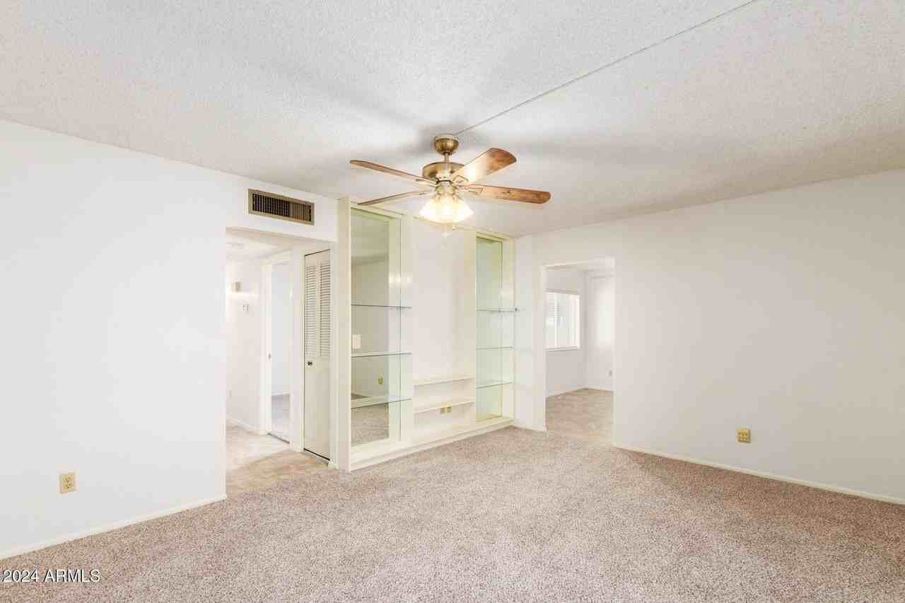15611 N 23rd Pl - Photo 2 of 20