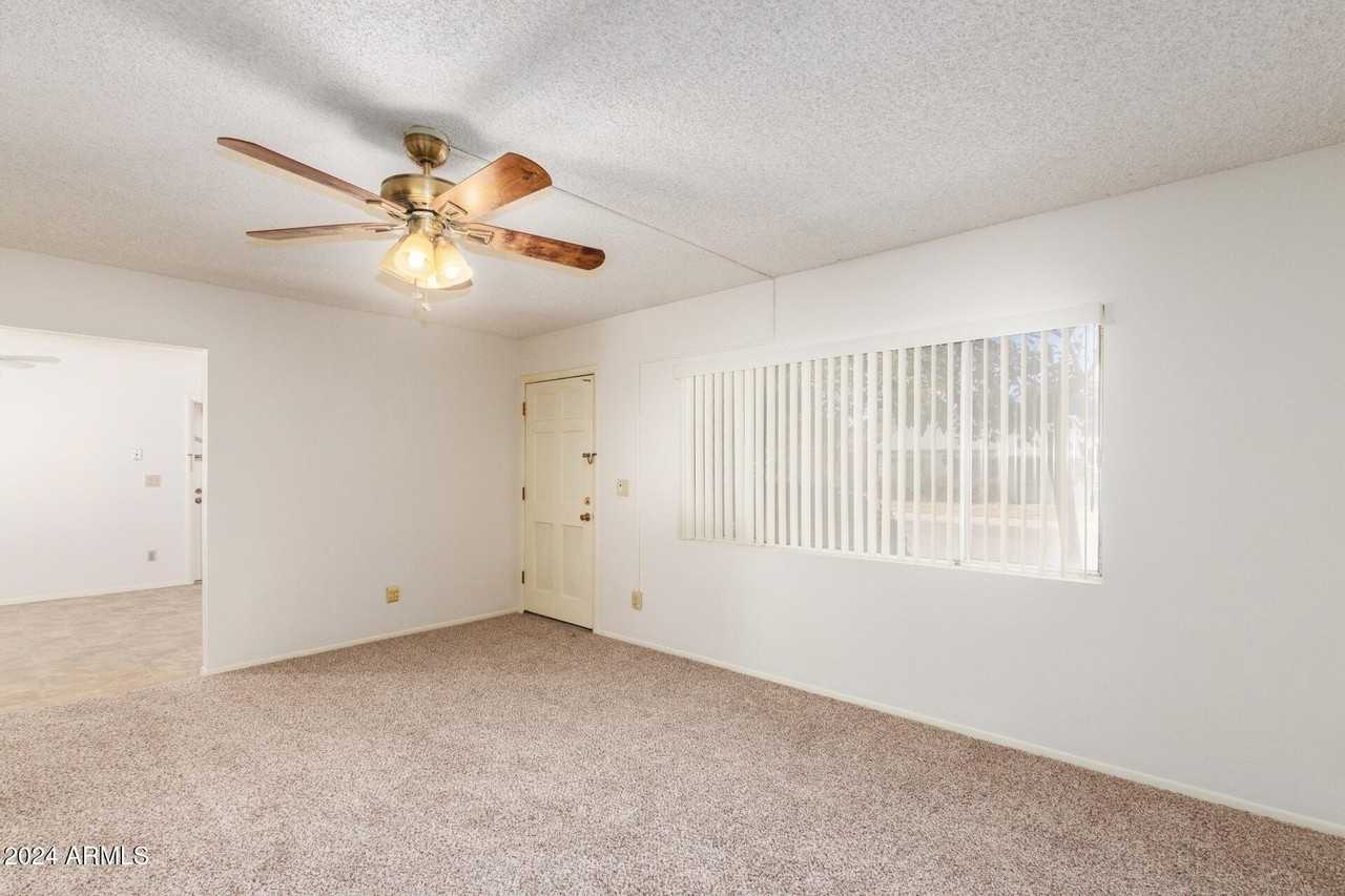 15611 N 23rd Pl - Photo 3 of 20