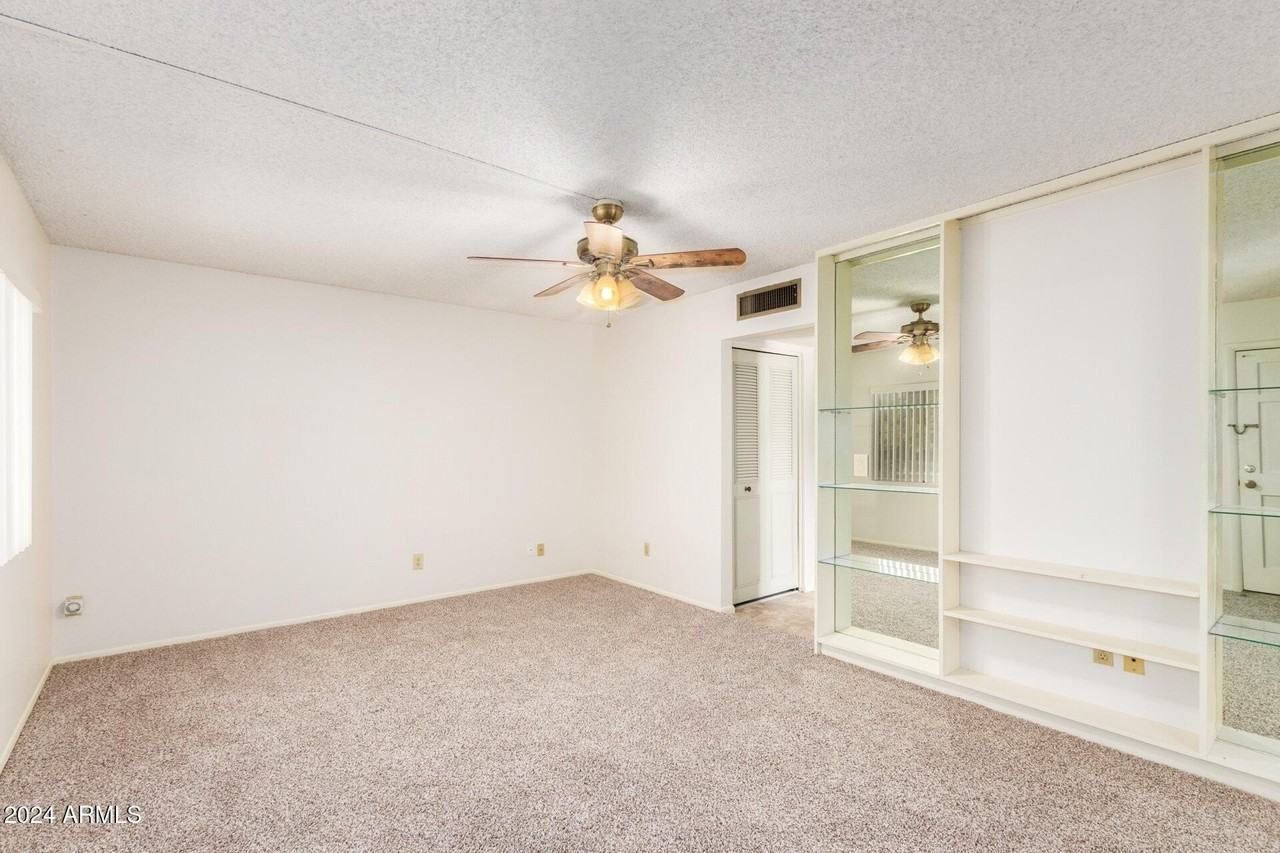 15611 N 23rd Pl - Photo 4 of 20
