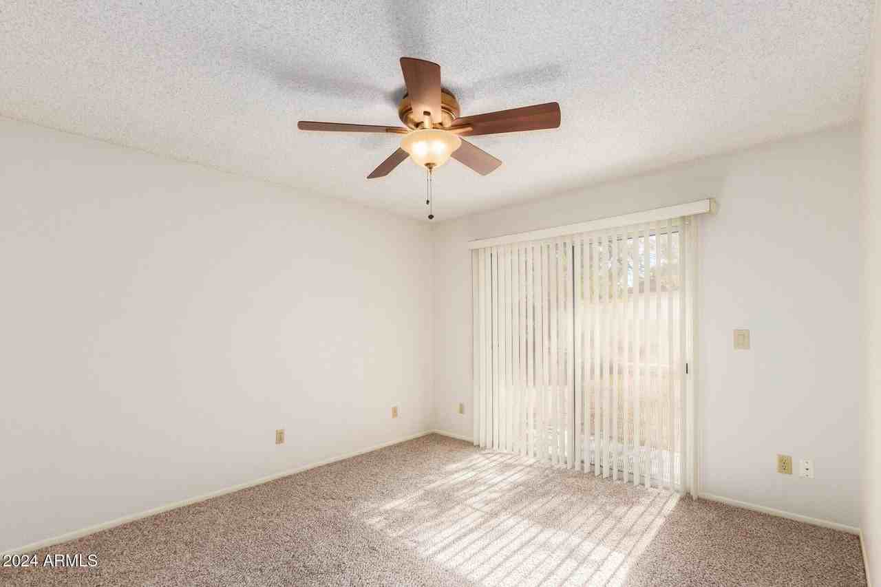 15611 N 23rd Pl - Photo 7 of 20