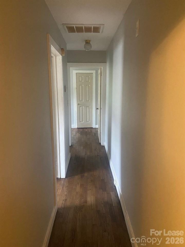 430 Skyland Ave - Photo 3 of 6