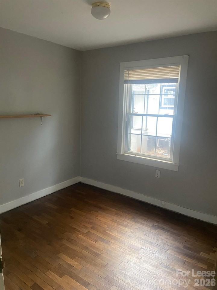 430 Skyland Ave - Photo 4 of 6