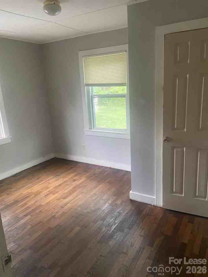 430 Skyland Ave - Photo 6 of 6