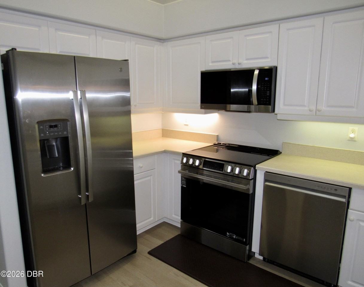 1419 Coconut Palm Cir - Photo 3 of 14