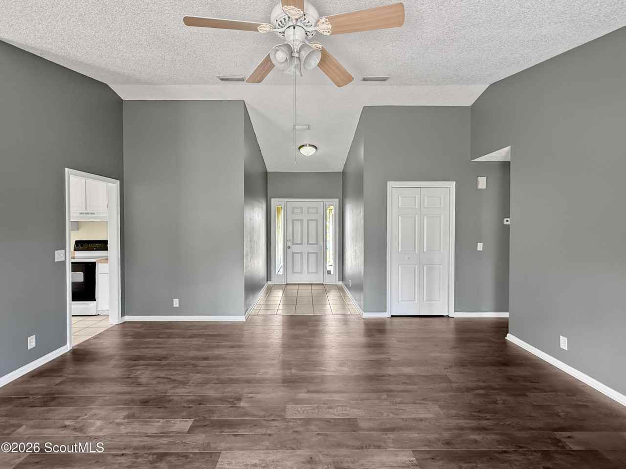 136 Cherry Point Dr - Photo 2 of 14
