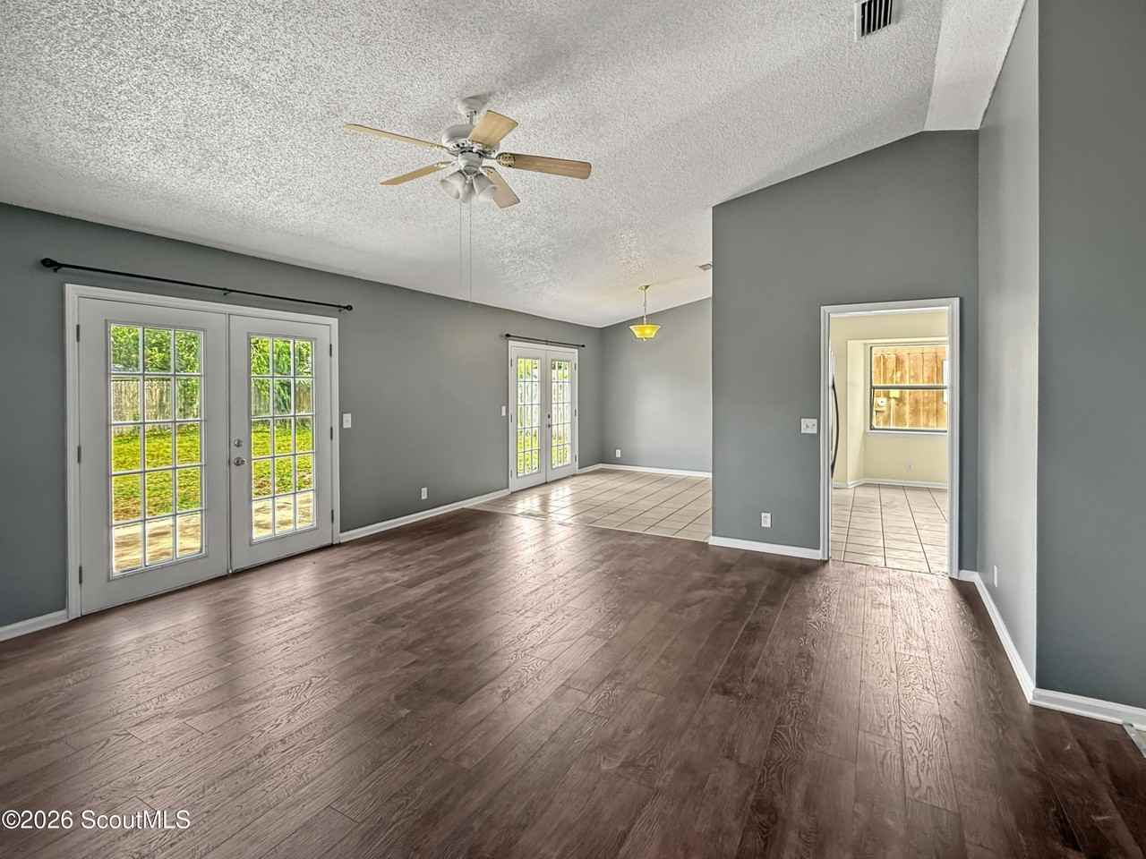 136 Cherry Point Dr - Photo 3 of 14