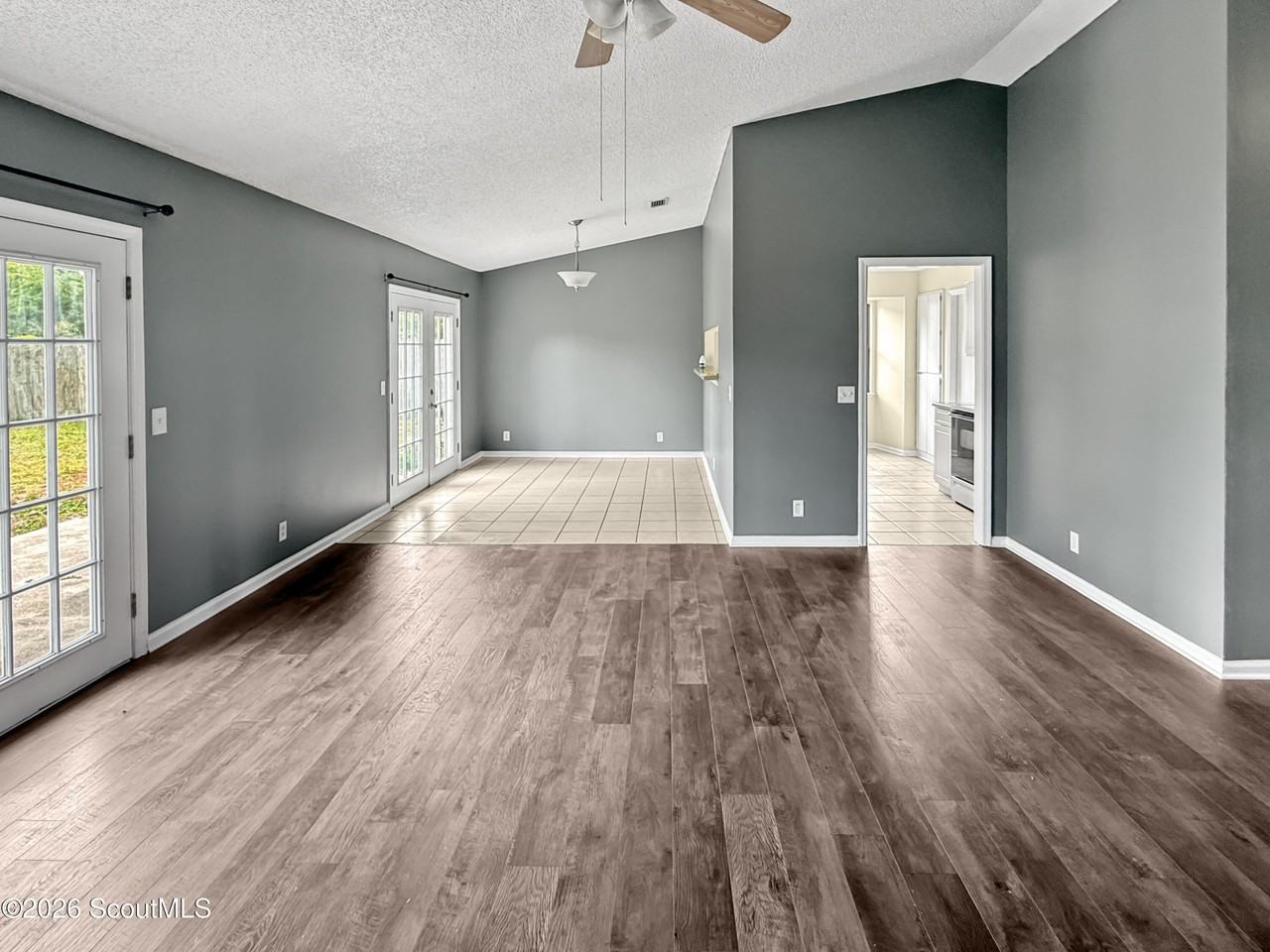 136 Cherry Point Dr - Photo 4 of 14