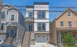 featured image of 213 Pine St #1