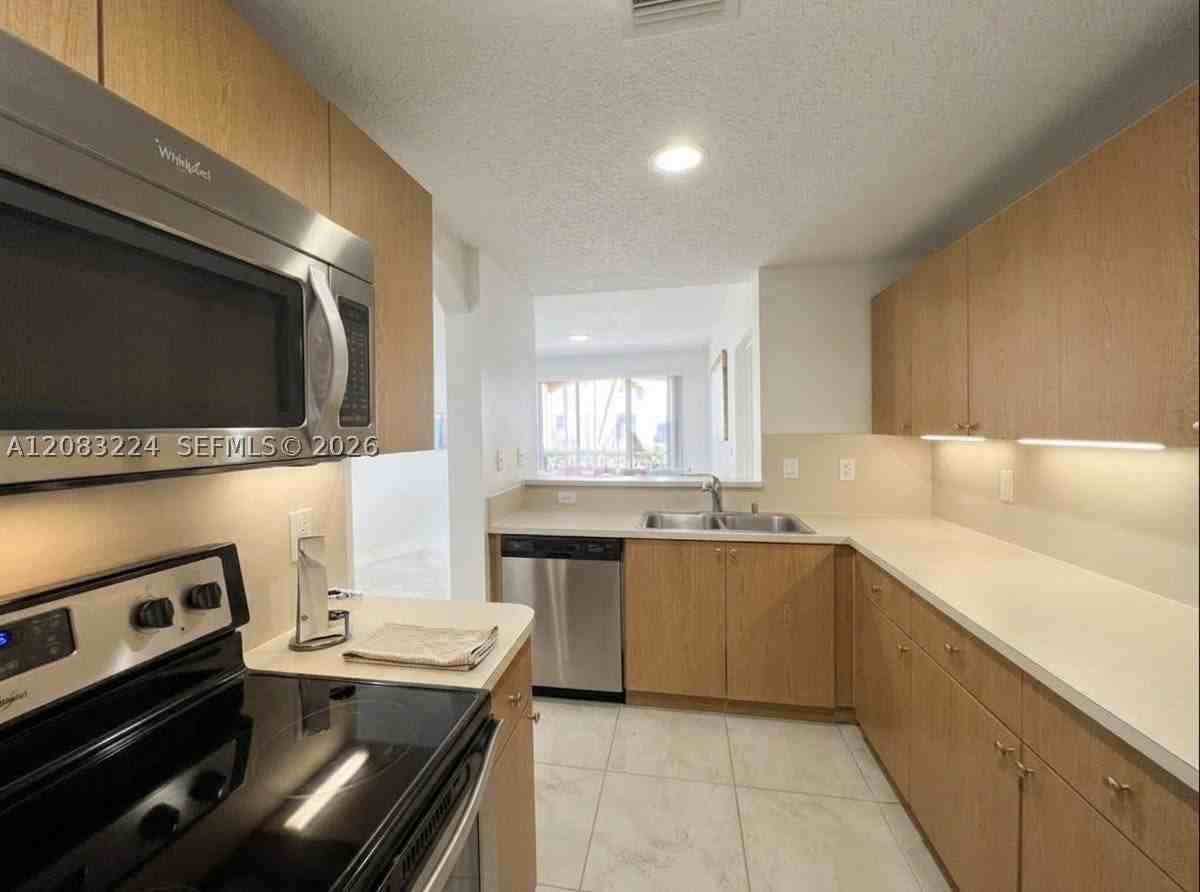 6720 Nw 114th Ave #804 - Photo 5 of 33