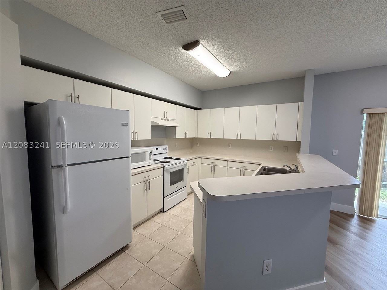 2324 Se 23rd Rd #2324 - Photo 3 of 8