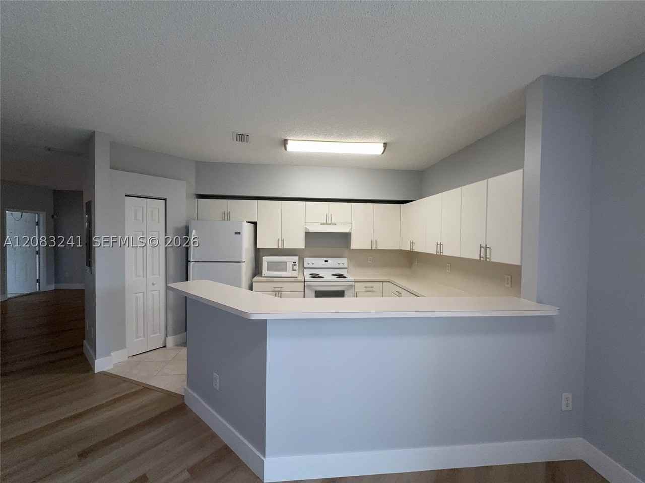 2324 Se 23rd Rd #2324 - Photo 4 of 8
