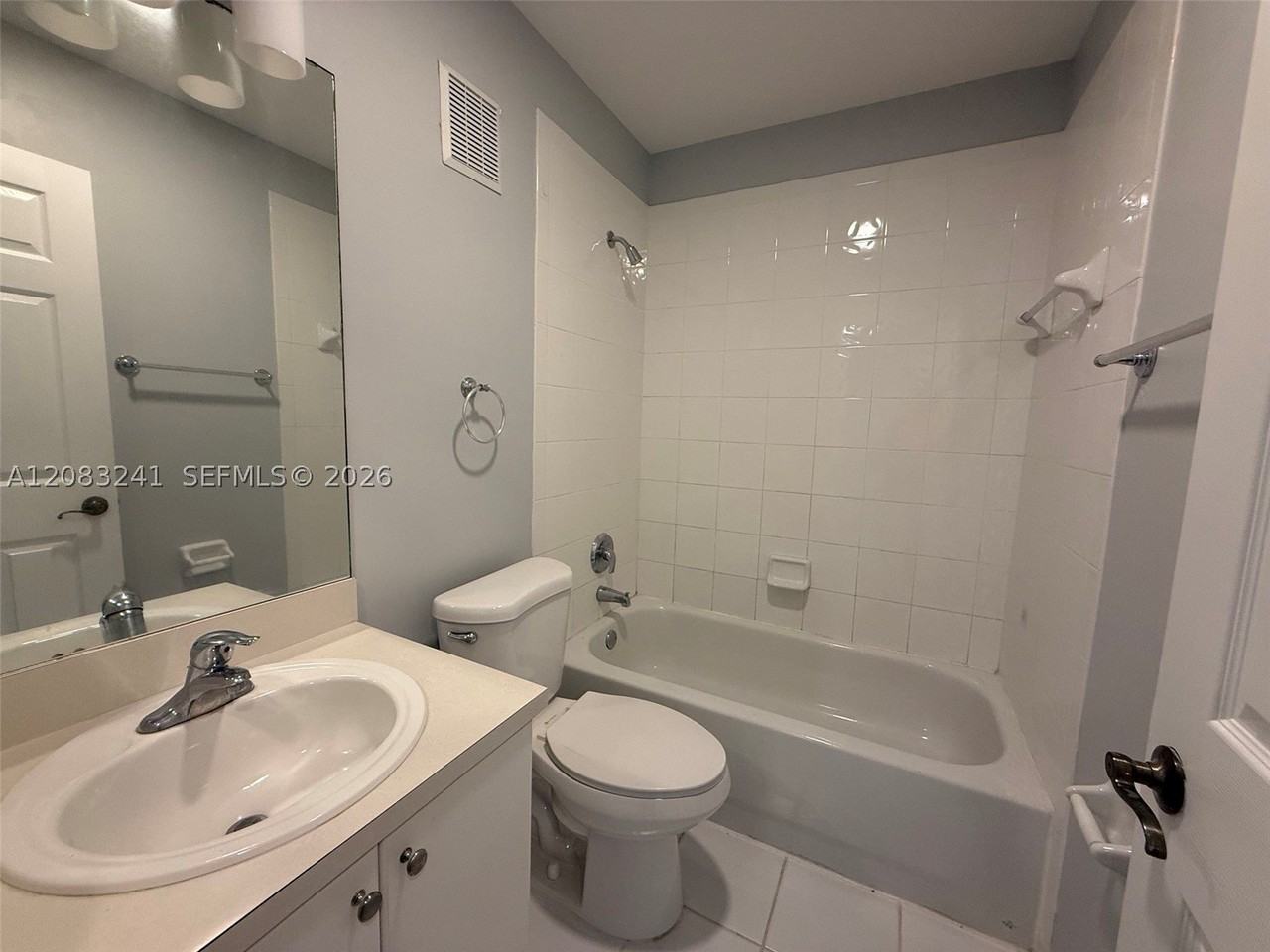 2324 Se 23rd Rd #2324 - Photo 7 of 8
