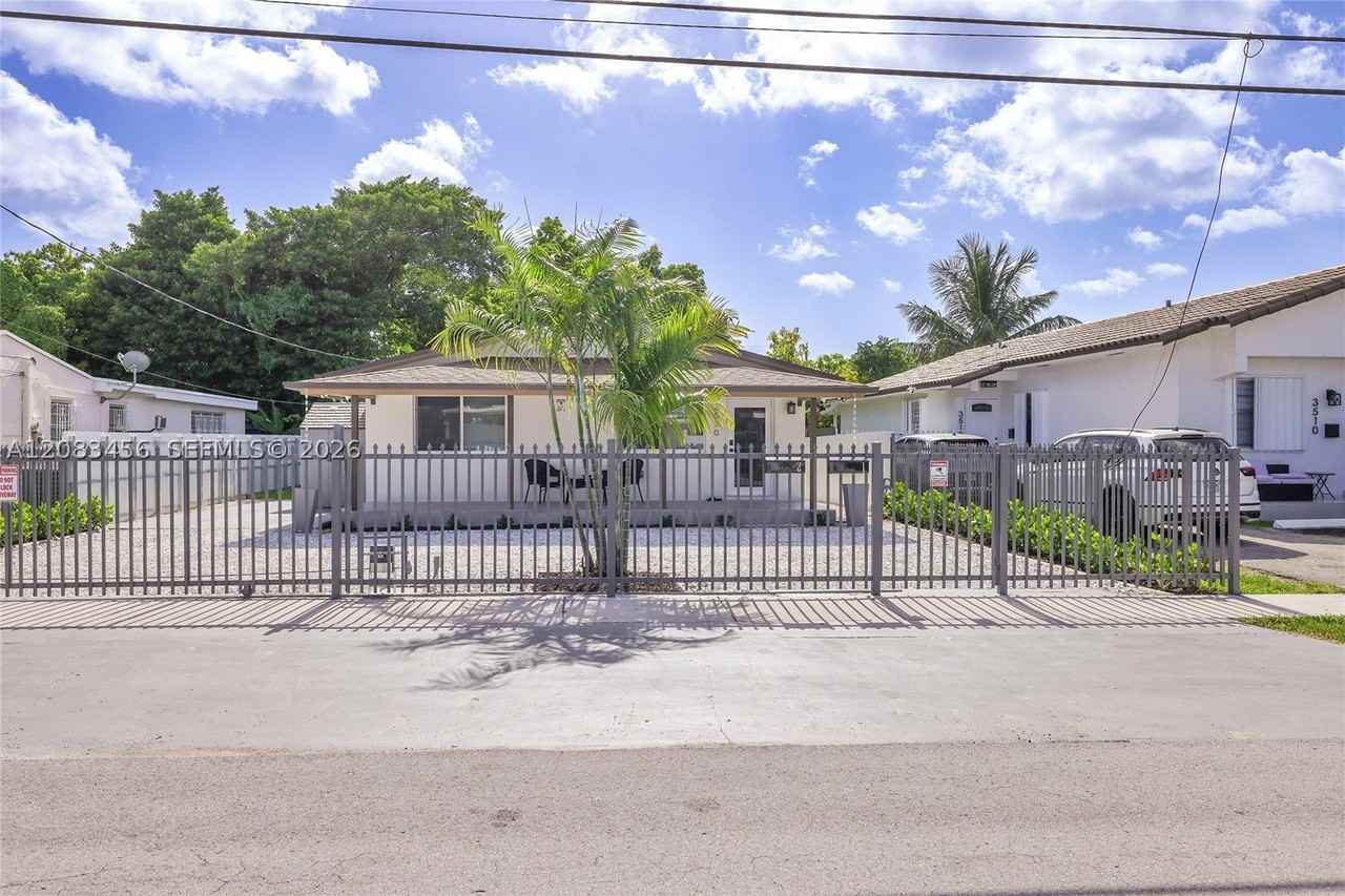 3520 Sw 88th Pl #1 - Photo 3 of 36