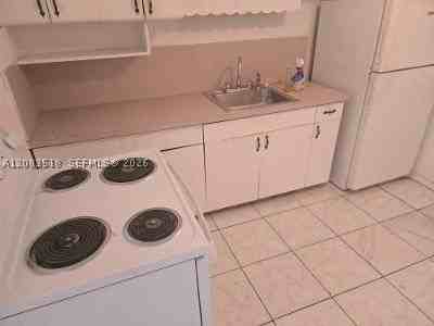 2215 Fillmore St #B - Photo 5 of 6