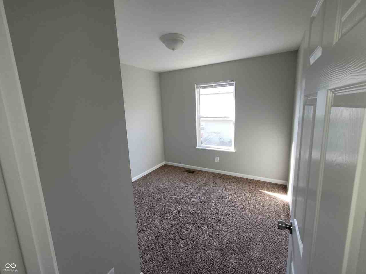 146 Center Dr - Photo 4 of 19