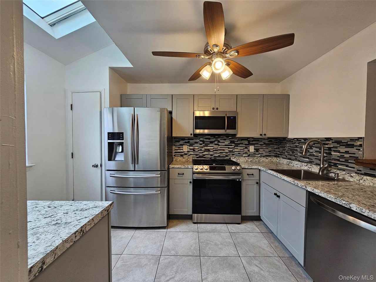 507 Rakov Rd - Photo 3 of 31