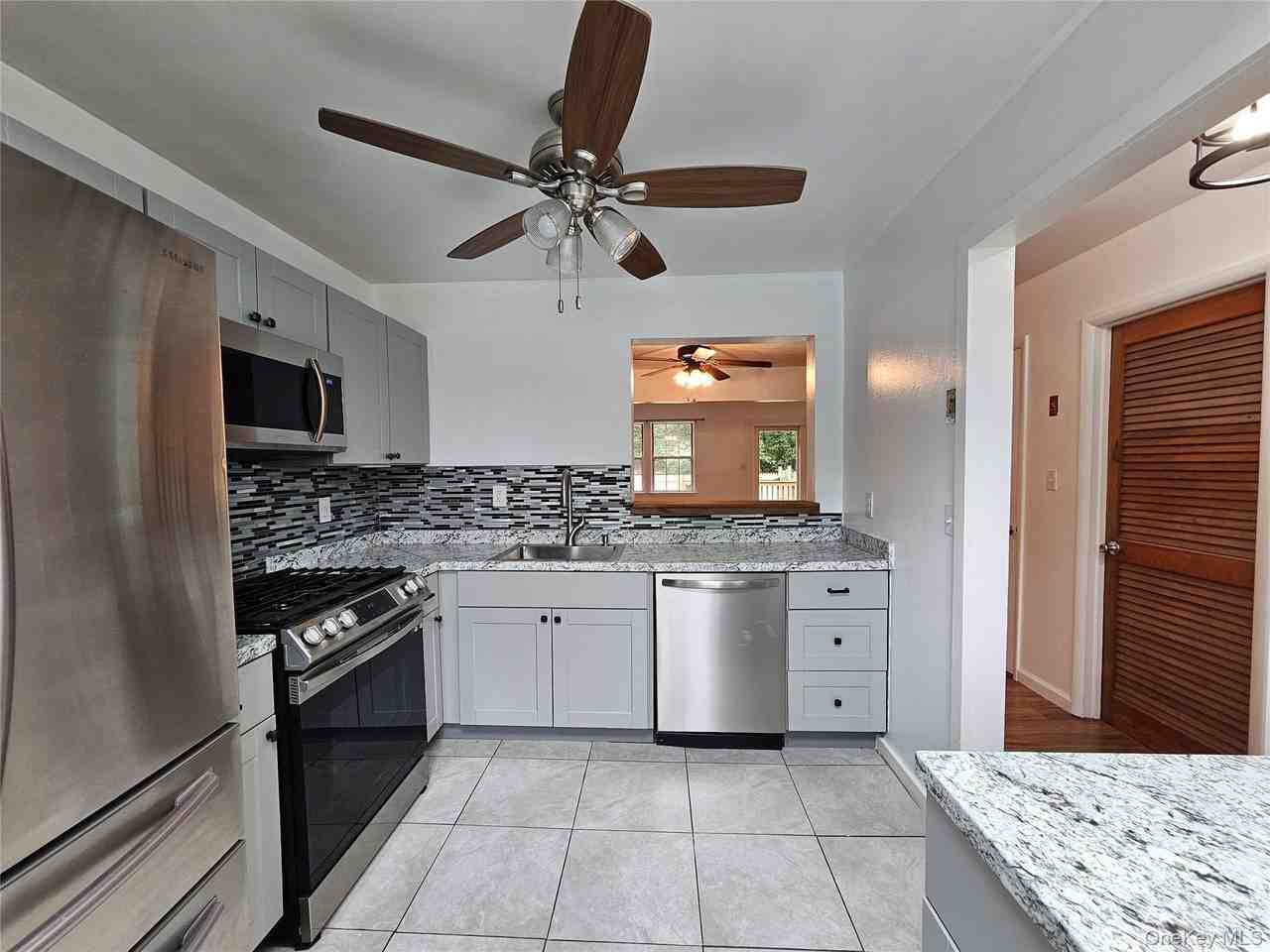 507 Rakov Rd - Photo 7 of 31