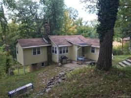 featured image of 42 Underhill Trl