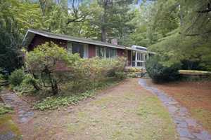 featured image of 9 Peacock Farm Rd