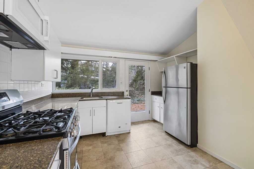 9 Peacock Farm Rd - Photo 4 of 23