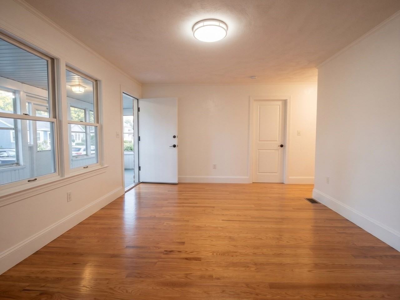 135 Safford St #1 - Photo 4 of 25