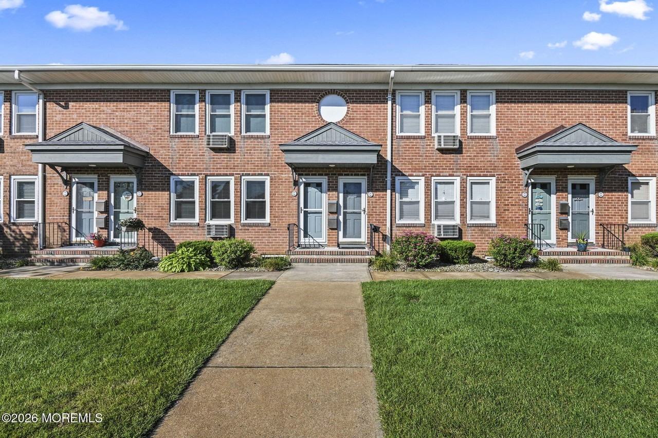 310 Maryland Ave #24B