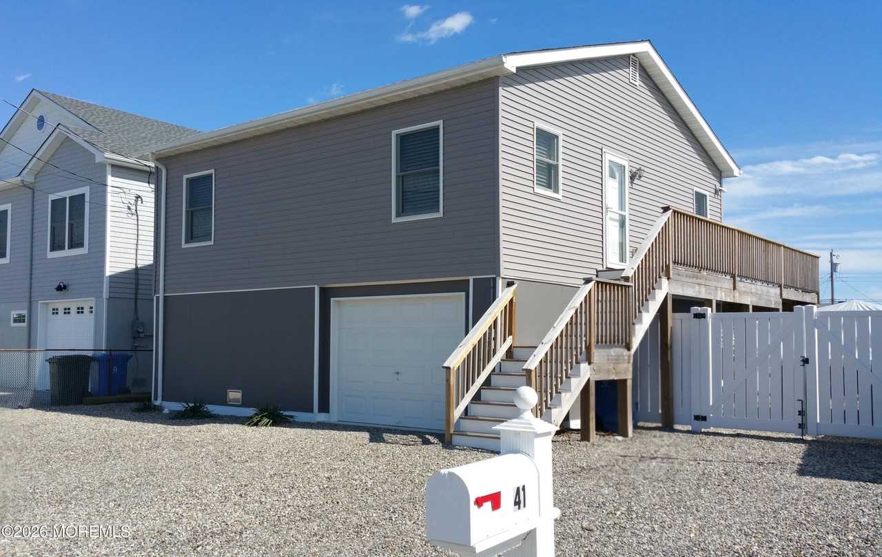 41 Albert Dr