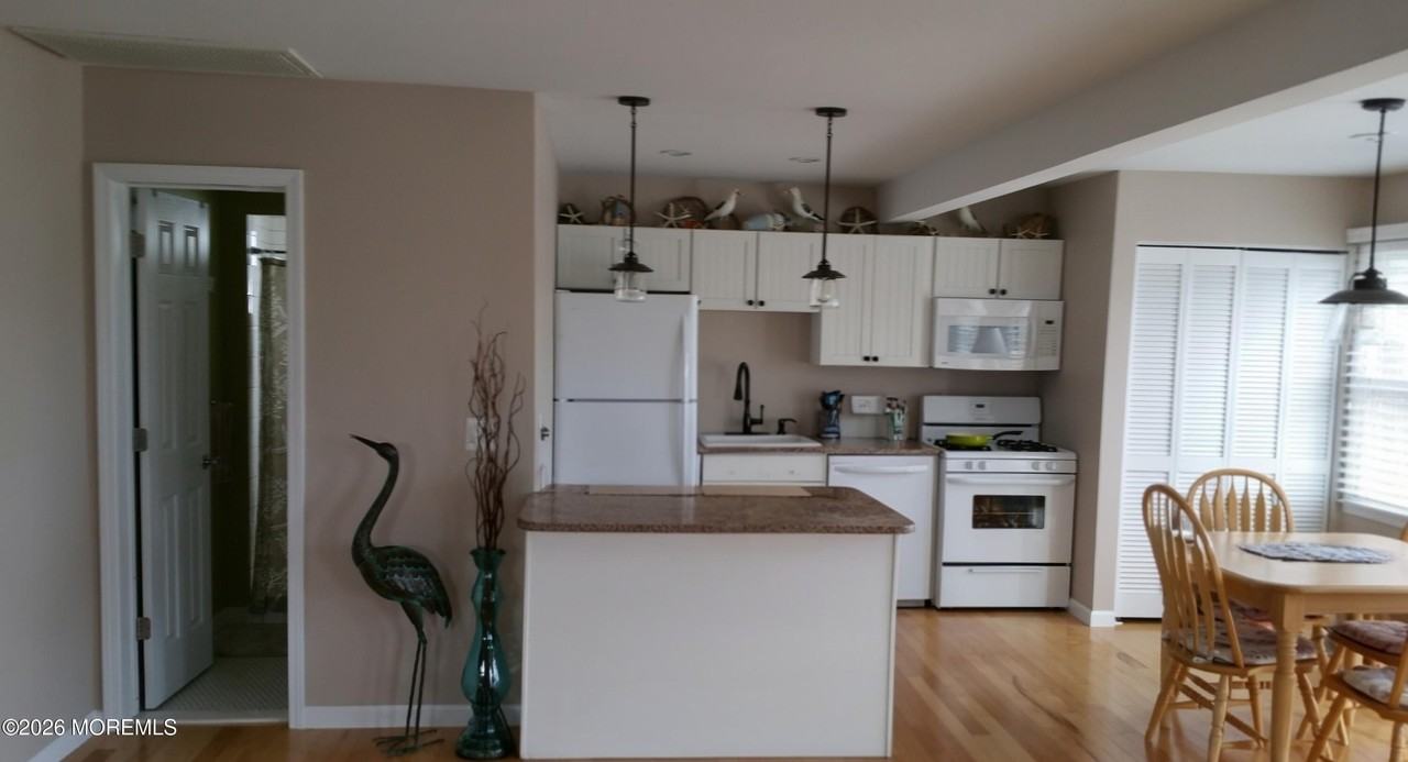 41 Albert Dr - Photo 2 of 4