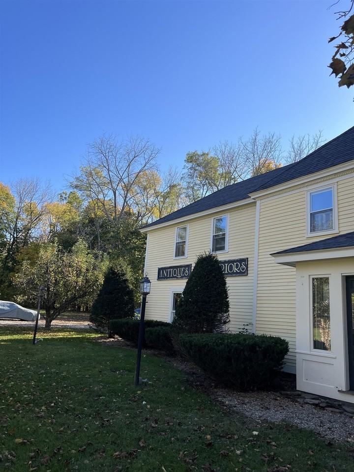 156 Portsmouth Ave - Photo 6 of 50