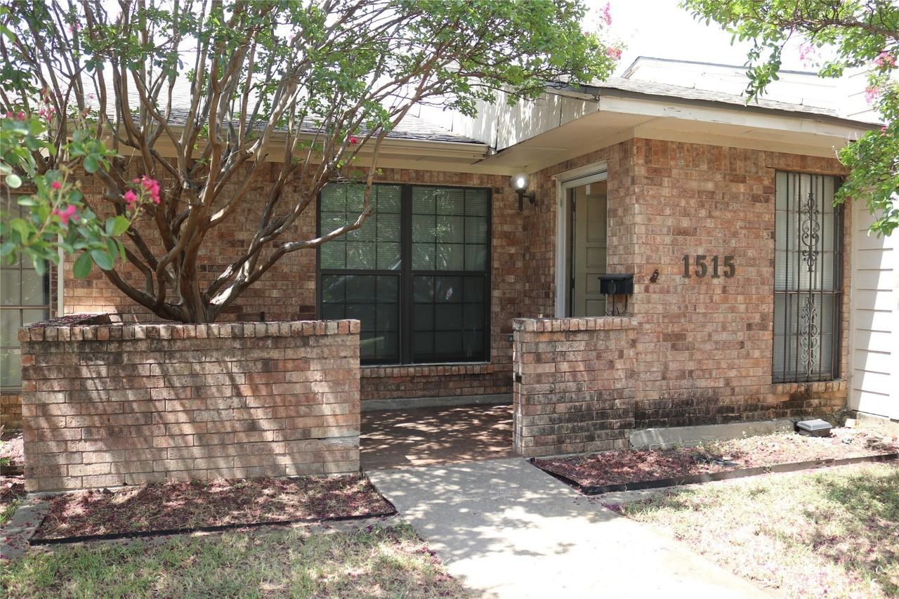 1515 Cherrycrest St - Photo 3 of 28