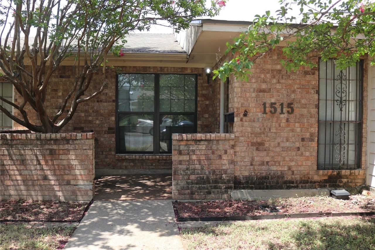 1515 Cherrycrest St - Photo 5 of 28