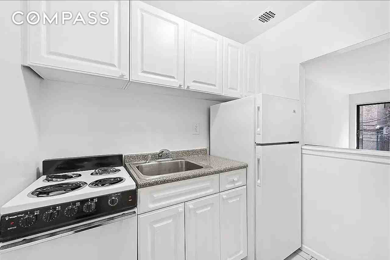 221 E 82nd St #3D - Photo 2 of 5