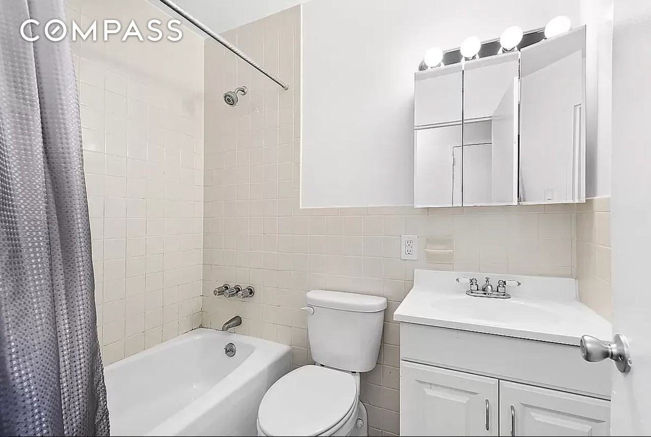 221 E 82nd St #3D - Photo 3 of 5