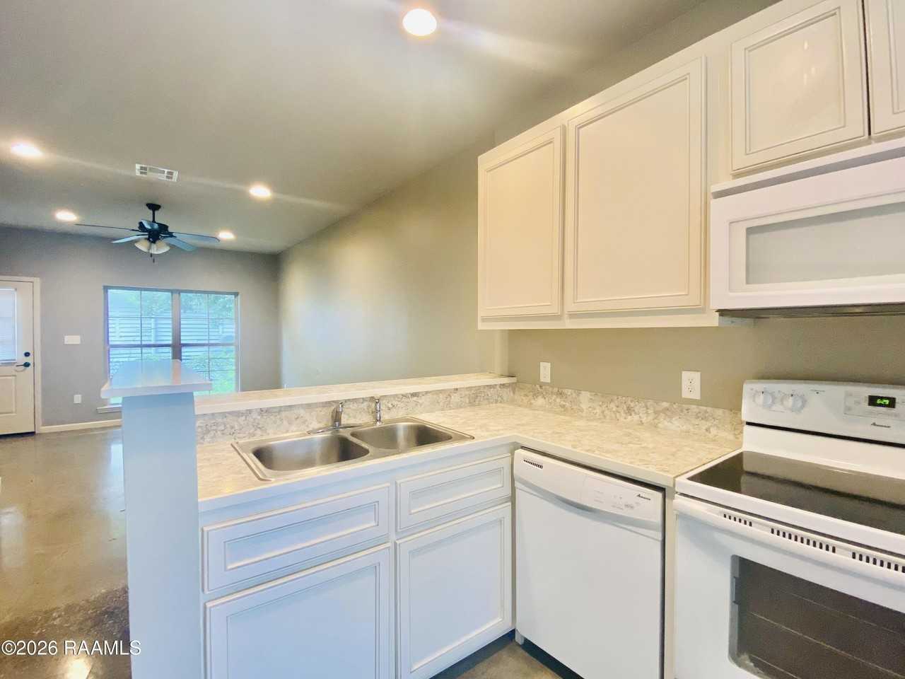 428 General Mouton Ave #100 - Photo 3 of 13