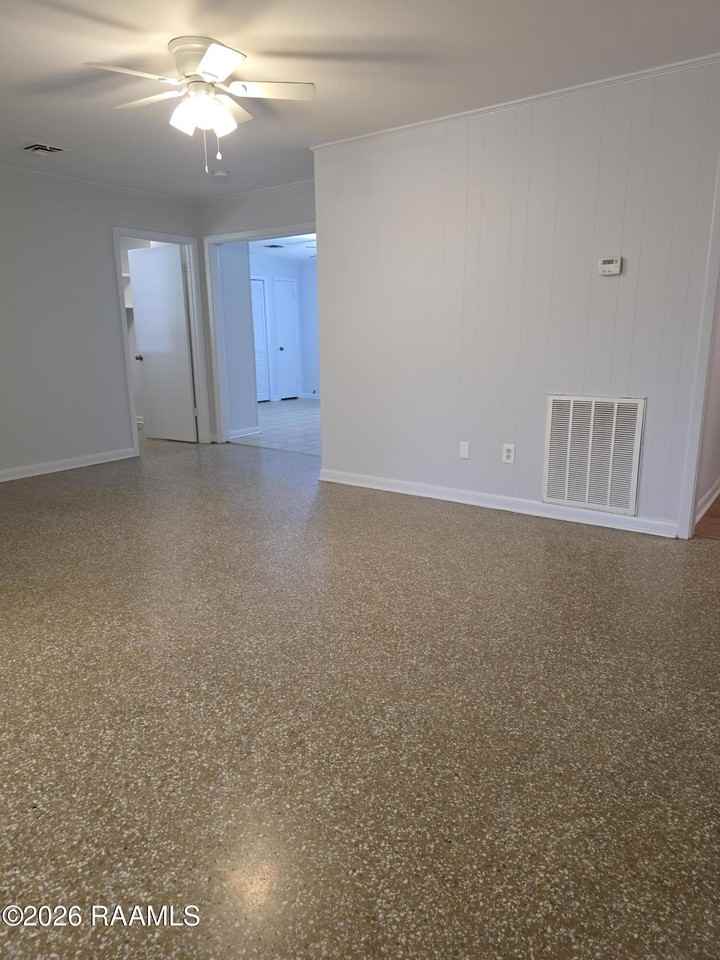 203 Elmwood Dr - Photo 3 of 10