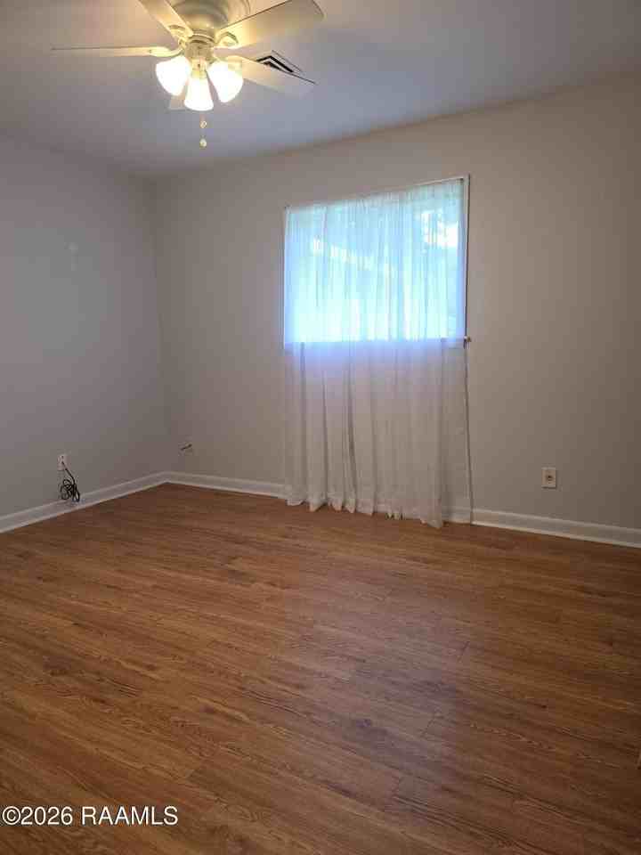 203 Elmwood Dr - Photo 6 of 10